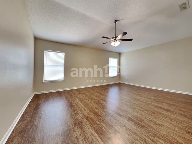 Building Photo - 632 E Red House Branch Rd