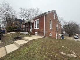 Building Photo - 719 Caroline St