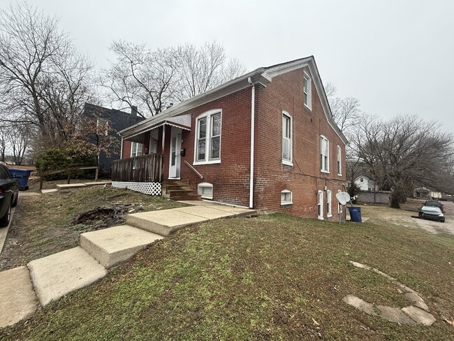 Building Photo - 719 Caroline St