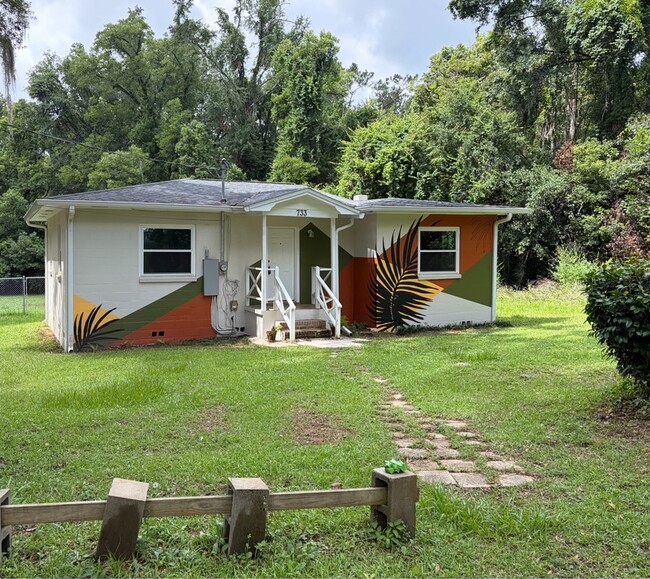 Building Photo - 733 Putnam Dr