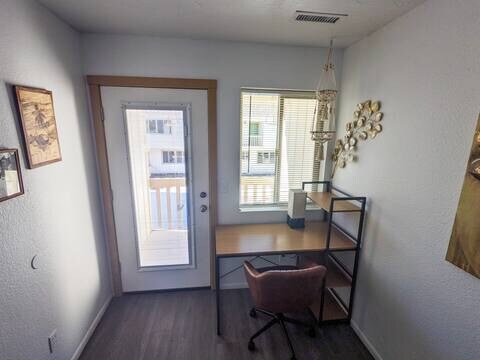 Building Photo - 109 W Oak Ave