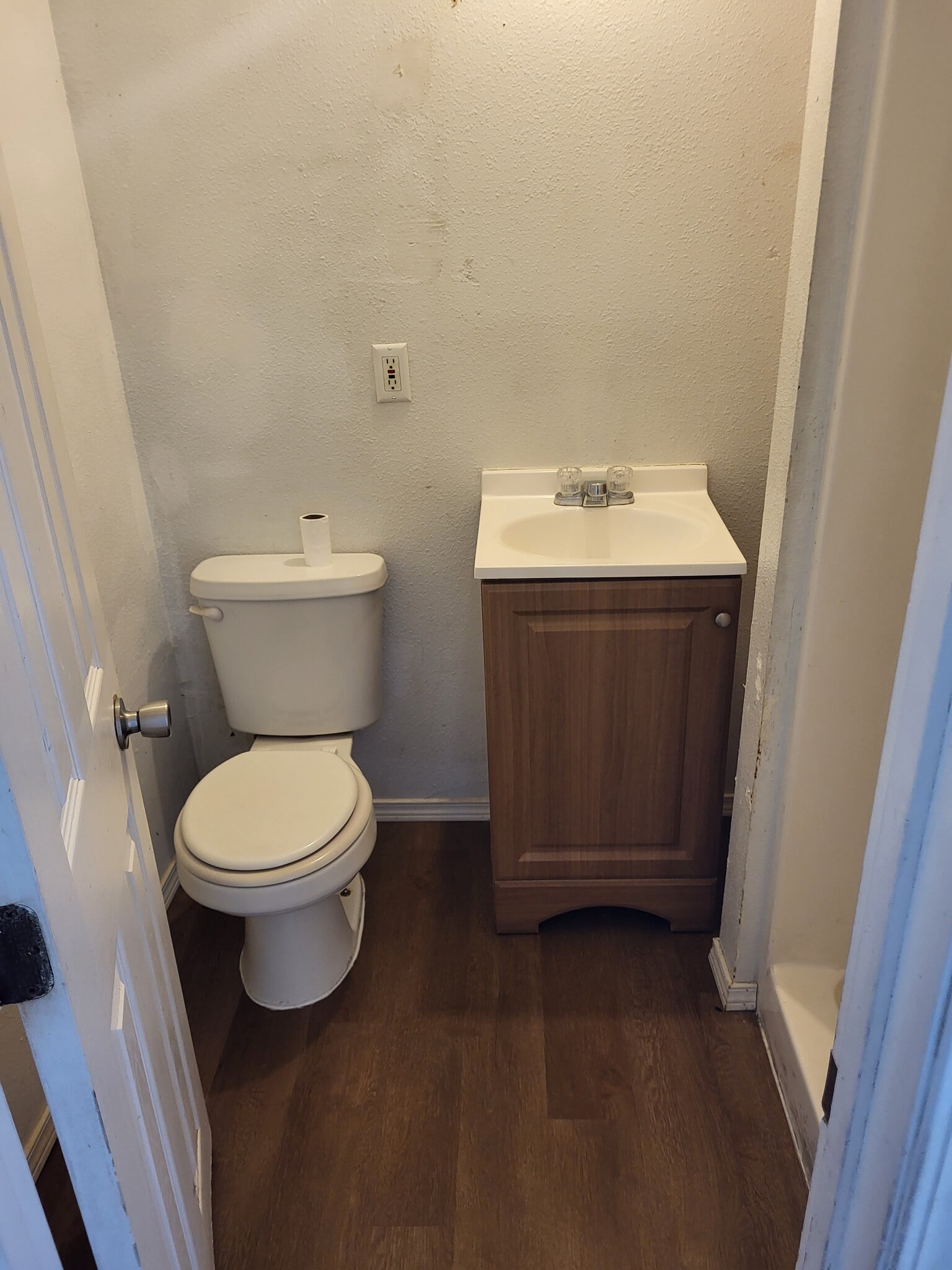 Bathroom - 21 Division St S