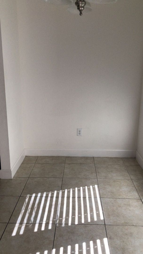 Building Photo - 1230 Wright Cir