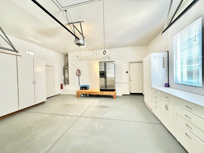 Building Photo - Beautiful Single-Level Custom Home with Serene Backyard Space in the Lovely Peppertree Park Commu...