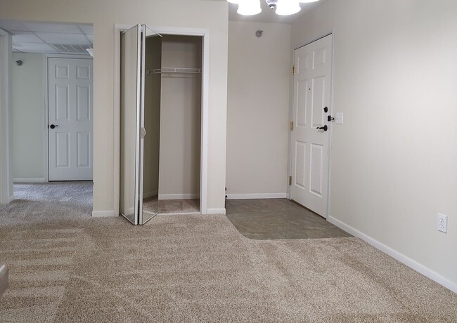 Building Photo - Diamond Valley Apartments