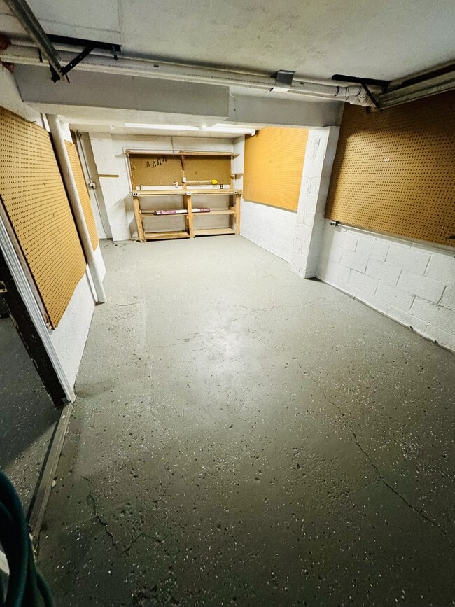 Building Photo - 741 Jefferson Rd