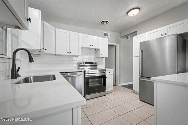 Building Photo - 7010 Arques Rd