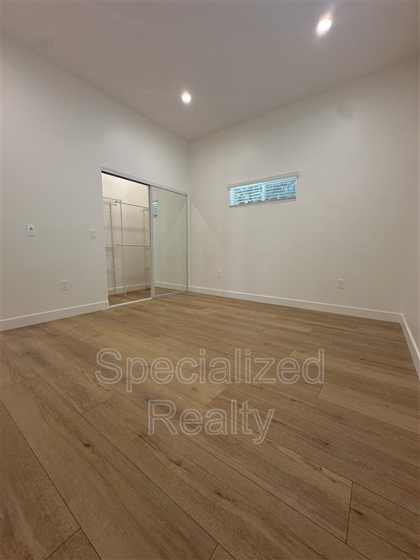 Building Photo - 1135 Scofield Dr