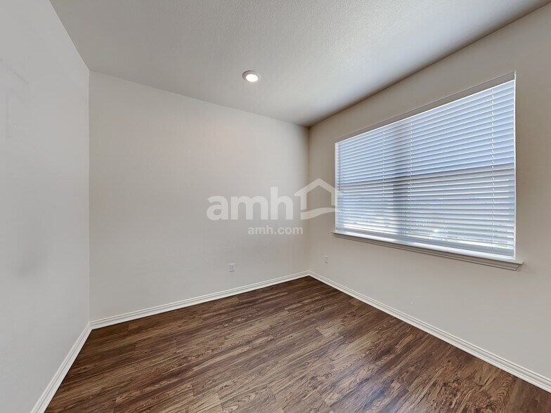 Building Photo - 168 Pebble Creek Run