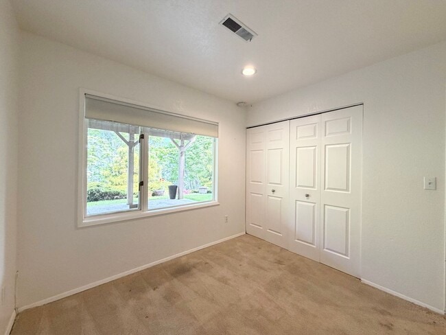 Building Photo - 3695 Sqft. Redondo home near Puget Sound!