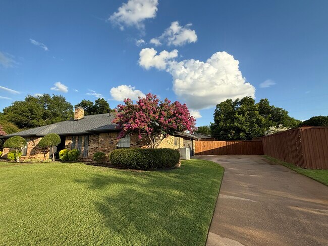 Building Photo - 206 Turpin Dr