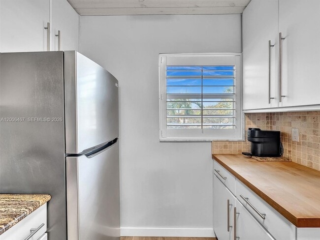 Building Photo - 9340 Lagoon Pl