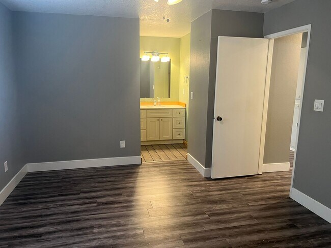 Building Photo - Three Bedroom, Two Bathroom Single Family ...
