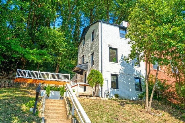 Building Photo - 3731 S Kemper Rd