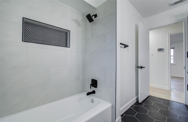 Building Photo - 1888 Saxony Ln