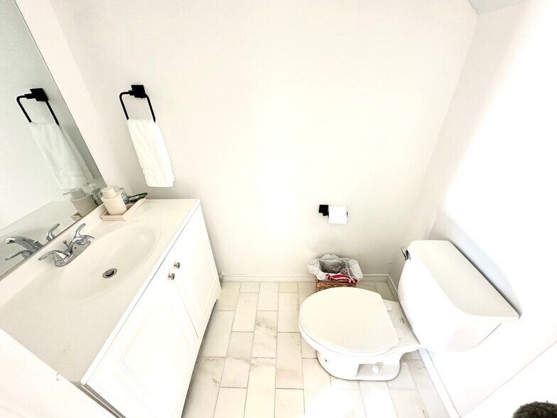 Building Photo - 2623 Gwendolyn Ln