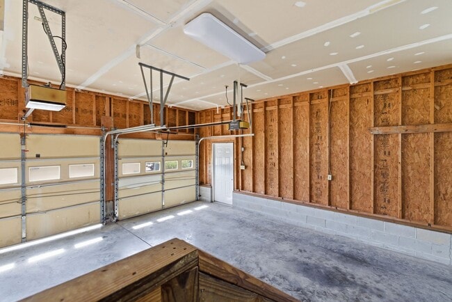 Building Photo - 104 Brijidan Ln