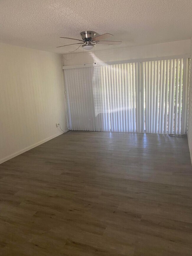 Building Photo - 4140 E Cliffside Trail