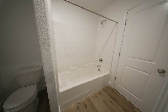 Building Photo - 547 Virginia Ave