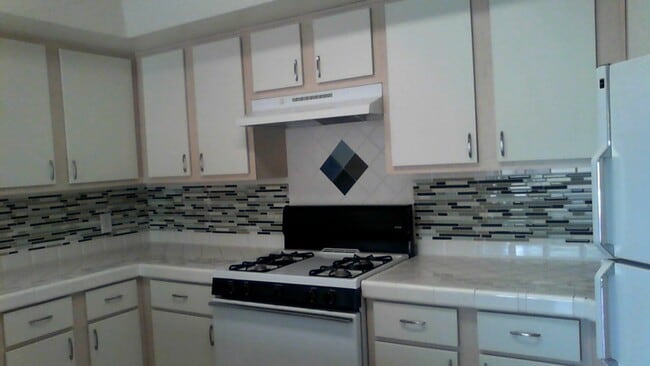 Building Photo - Non age restricted townhome available    Valley Verde Townhome Green Valley Arizona