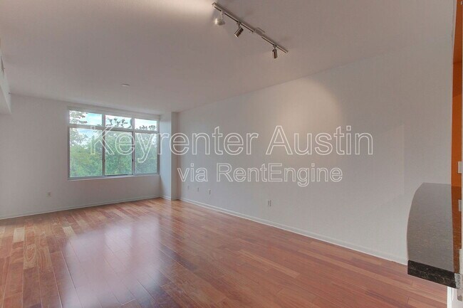 Building Photo - 54 Rainey St