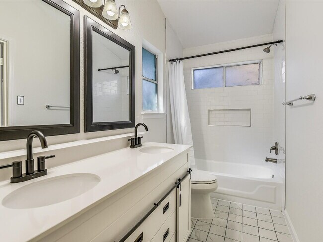 Building Photo - 1102 Brashear Ln