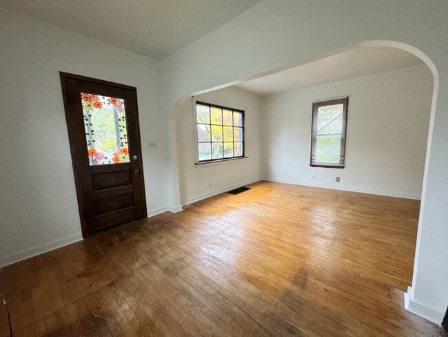 Building Photo - 365 E Schiller St