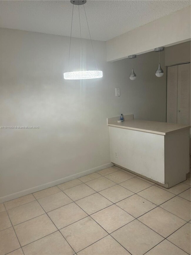 Building Photo - 6900 SW 39th St