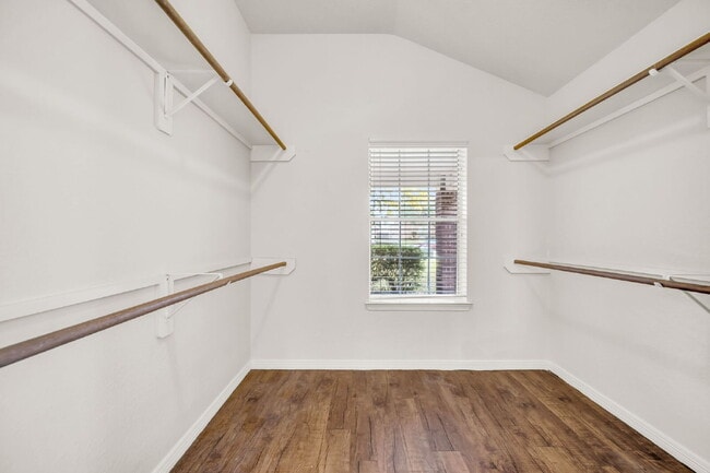 Building Photo - Well-maintained home located near Lake Conroe, offering the perfect balance of comfort & convenie...