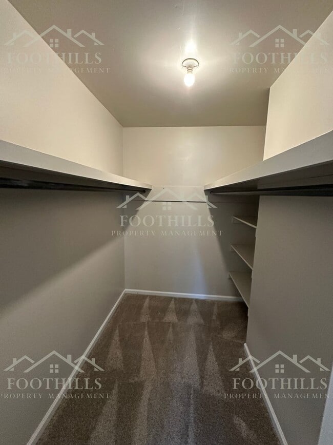 Building Photo - Comfort & Space in a Great Location! 3-Bed...