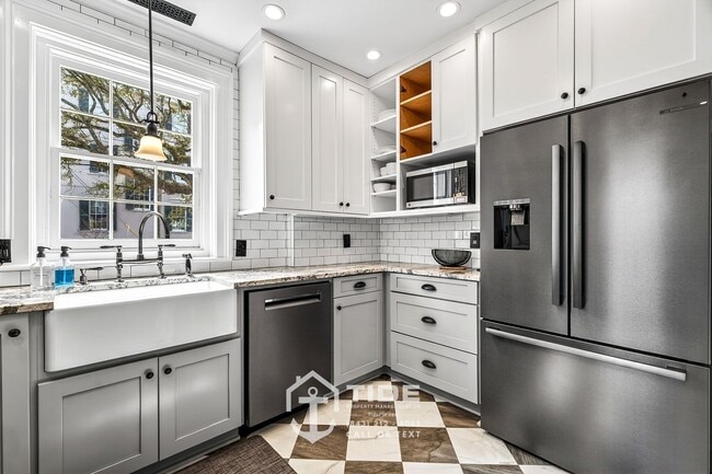 Building Photo - Live in the Heart of Harleston Village!