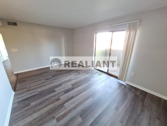 Building Photo - 904 Amhurst Dr