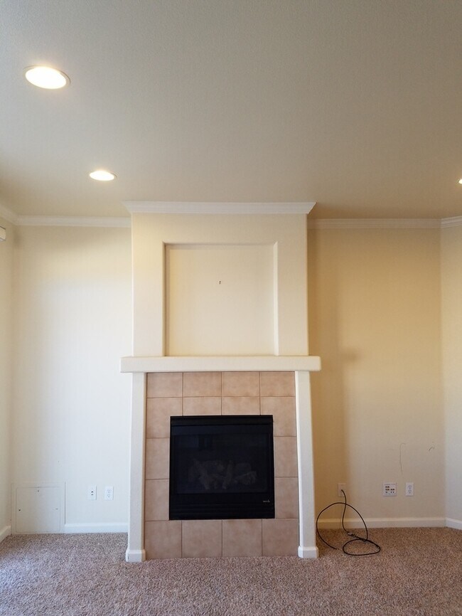 Building Photo - Spacious Single-Story Gem with 4 bedroom, 2 bathroom Near Damonte Ranch!