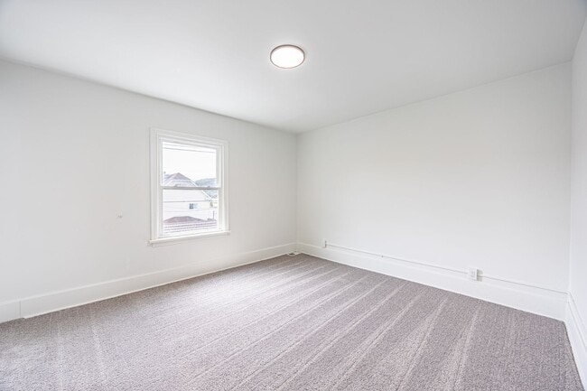 Building Photo - Newly Renovated 5 Bd/2 Bath Home in New Kensington