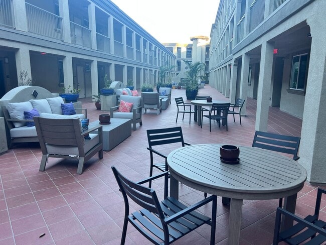 Building Photo - Brand New 2 bed 2 bath Townhome Rolling Hills Estates