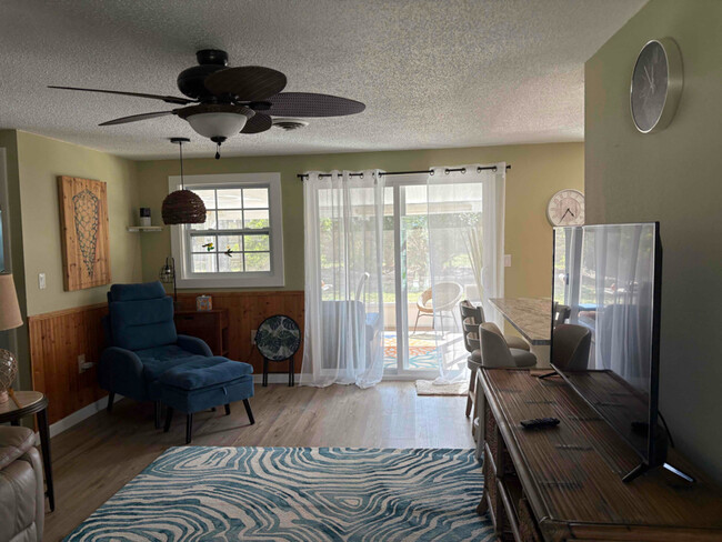 Building Photo - 4166 Pompano Rd