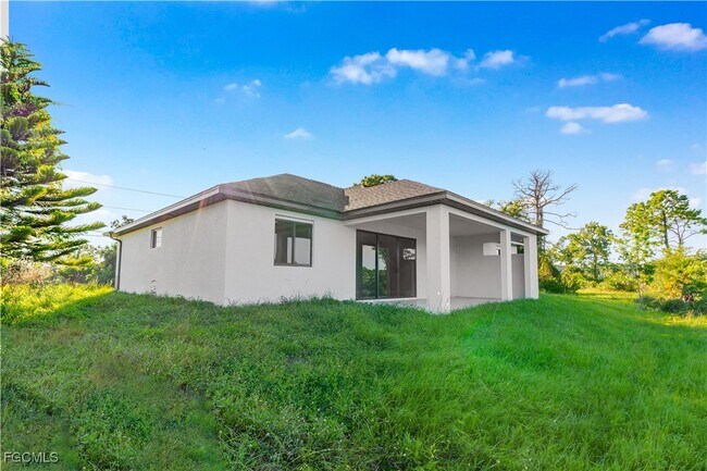 Building Photo - 3340 NE 19th Ave