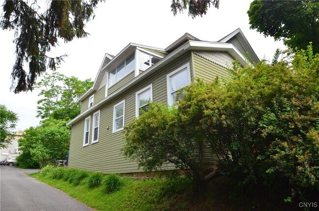 Primary Photo - 359 Green St