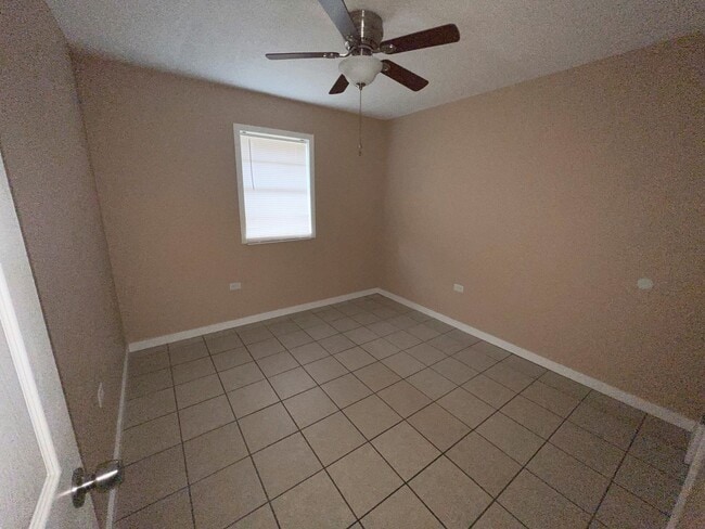 Building Photo - Spacious 4-Bedroom 2-Bathroom House