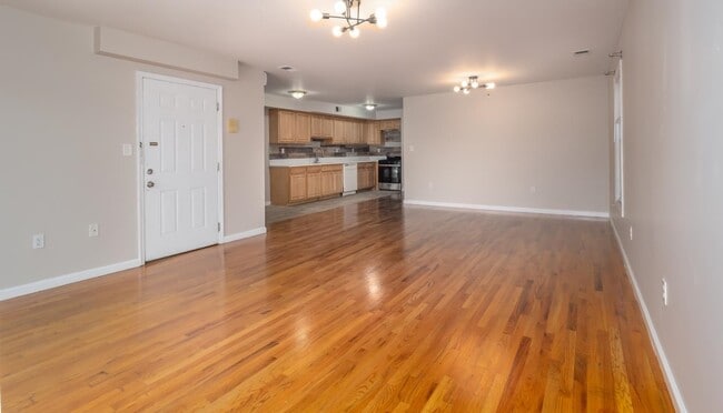 Building Photo - 355 West Side Ave