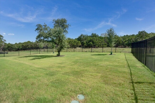 Building Photo - 916 Pear Tree Ln