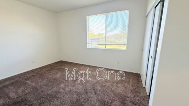 Building Photo - 737 Hearst Way