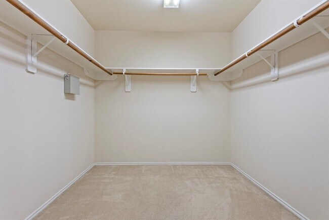 Building Photo - 1614 Wooded Acres Dr