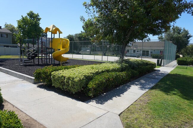 Building Photo - Nicely Upgraded 4 Bed 2.5 Bath Yorba Linda Townhome