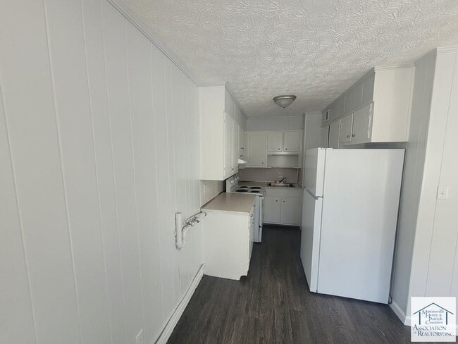 Building Photo - 315 Spring Dr