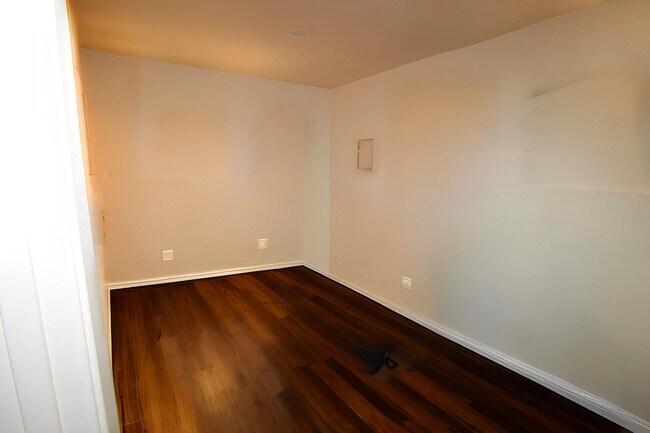 Building Photo - 680 N Cambridge St