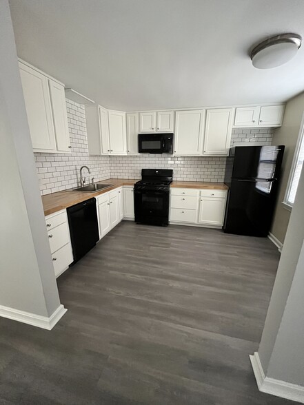 Building Photo - 5023 Forest Park Pl