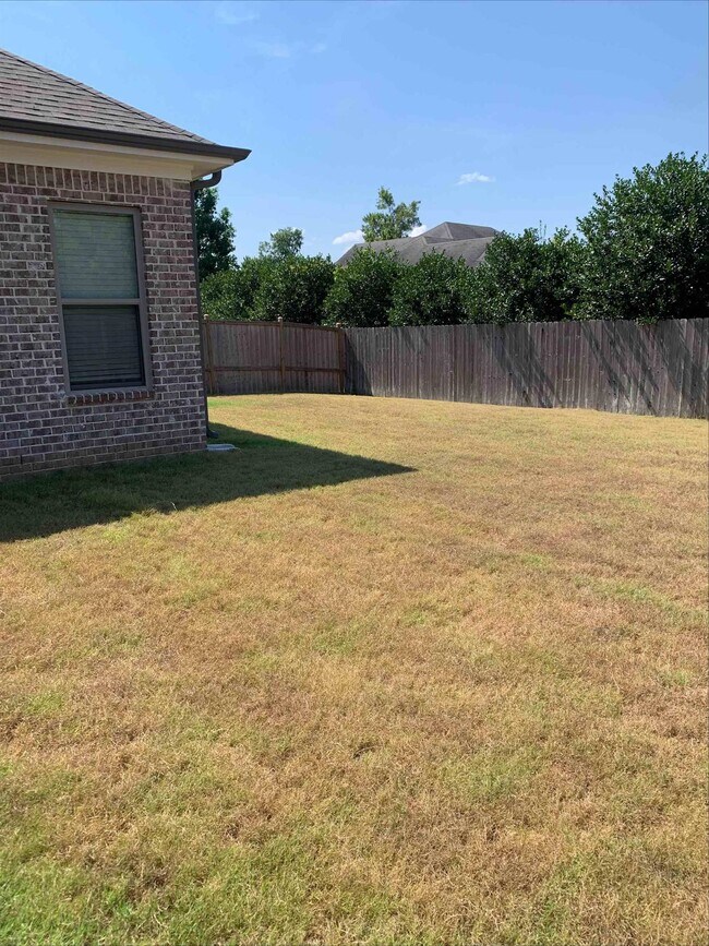 Building Photo - 499 Dogwood Valley Dr