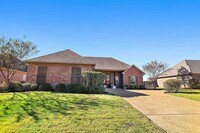 Building Photo - 3/2 for Rent in Ashbrooke of Gluckstadt!