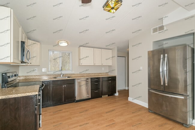 Building Photo - 147 El Jon Ln.